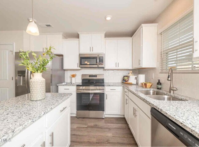 Foto del edificio - 6739 Hardwick Ln