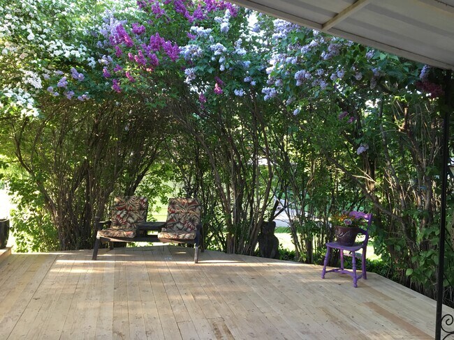 Patio Oasis - 1455 E ROUND VALLEY RD
