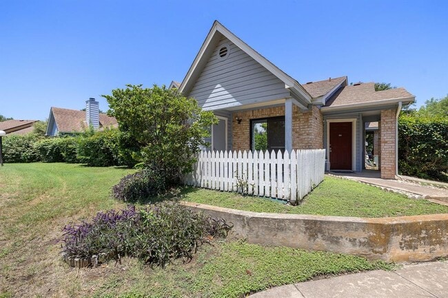 Building Photo - 1601 Faro Dr