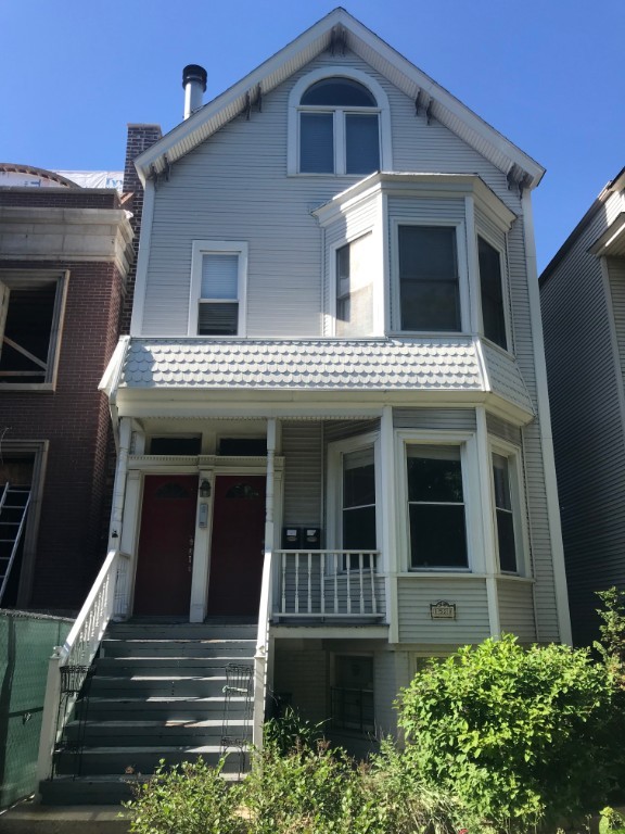 Building Photo - 1528 W Wellington Ave