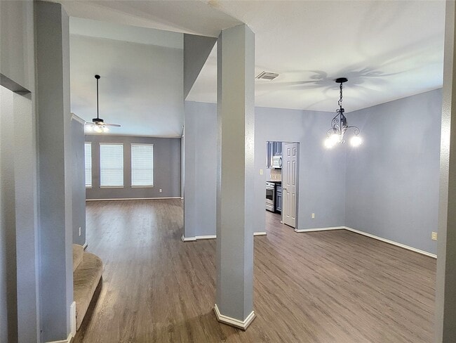 Foto del edificio - 7307 Fall Springs Ln