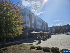 Building Photo - 10 Madison Ave