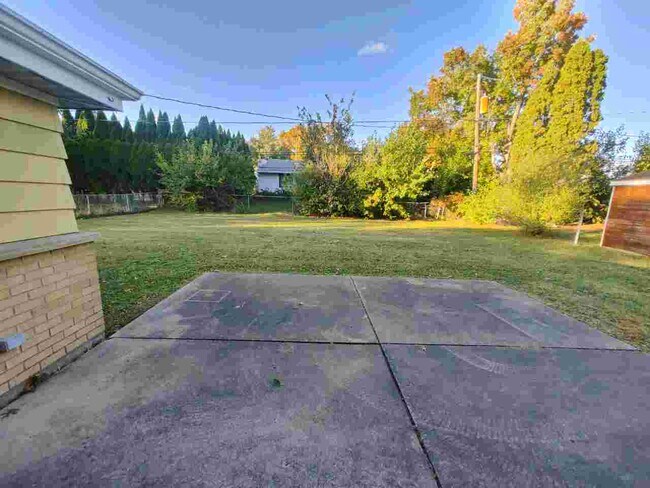 Foto del edificio - 4208 Crestview Dr
