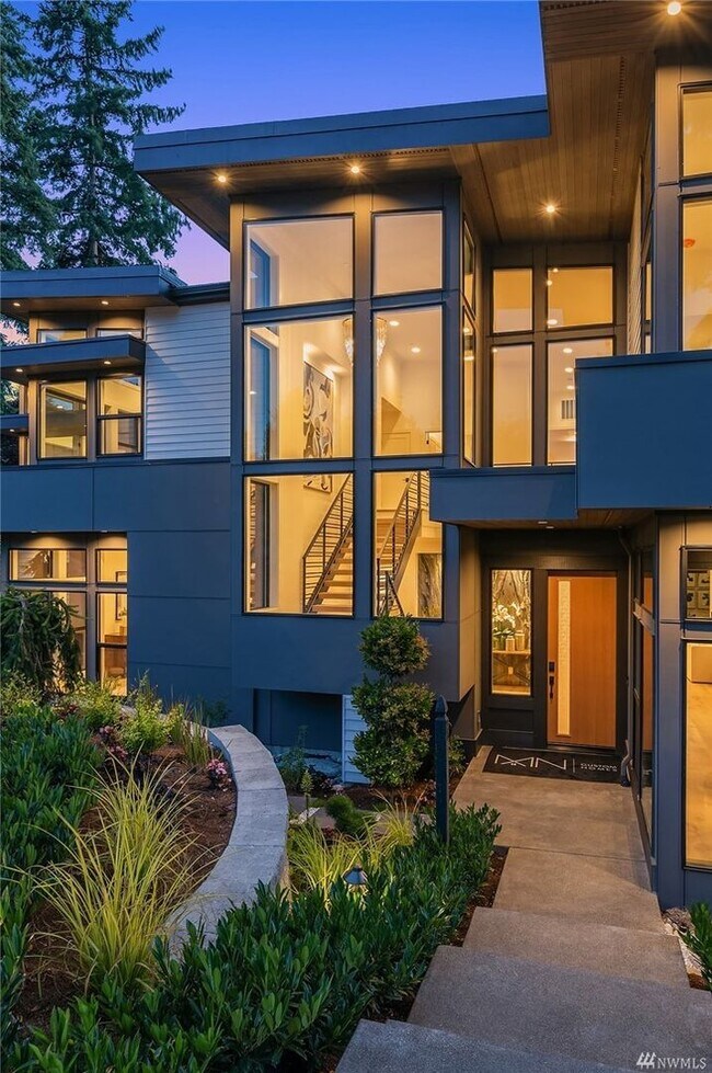 Building Photo - Stunning House For Rent