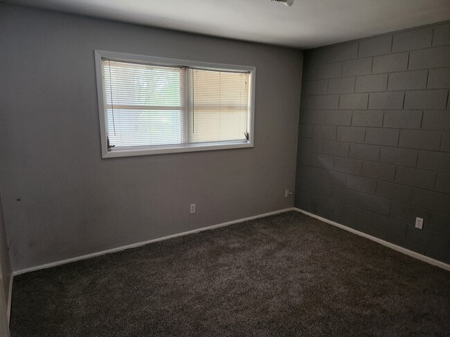 Building Photo - 306 Clifton Dr