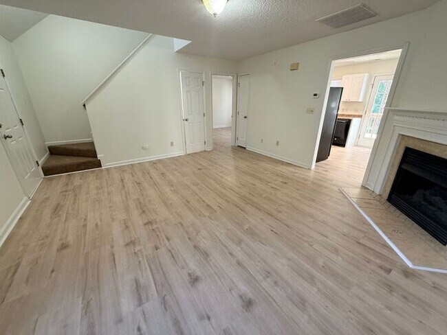 Foto del edificio - 1529 Crag Burn Ln