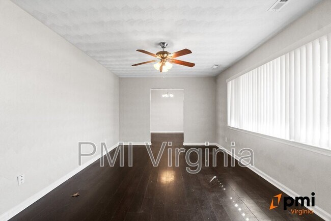 Foto del edificio - 3877 Windsor Woods Blvd