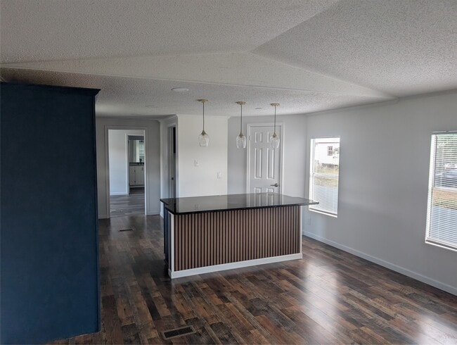 Foto del edificio - 608 CR-5102I