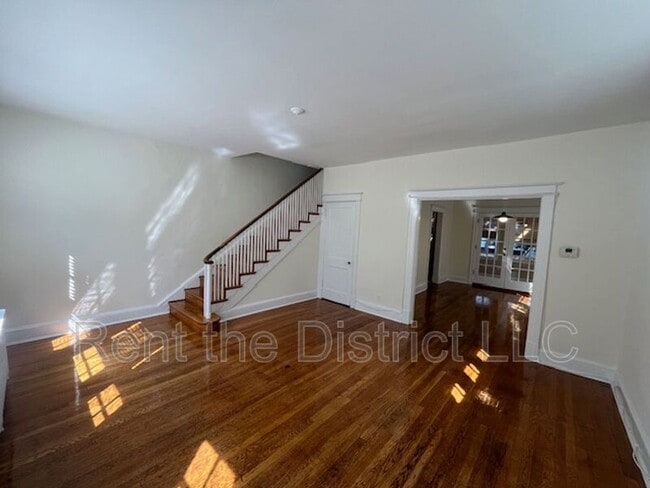 Building Photo - 4433 Fessenden St NW