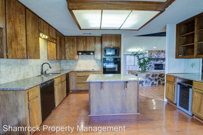 Building Photo - 3 br, 2 bath House - 1200 Sierra Dr
