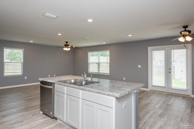 Foto del edificio - 5720 Blackhorse Cir