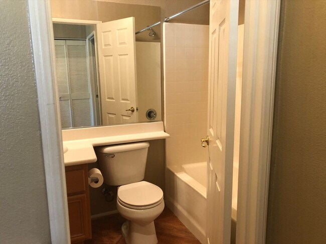 Foto del edificio - Comfort and convenience in this 2 bedroom 2 bathroom home