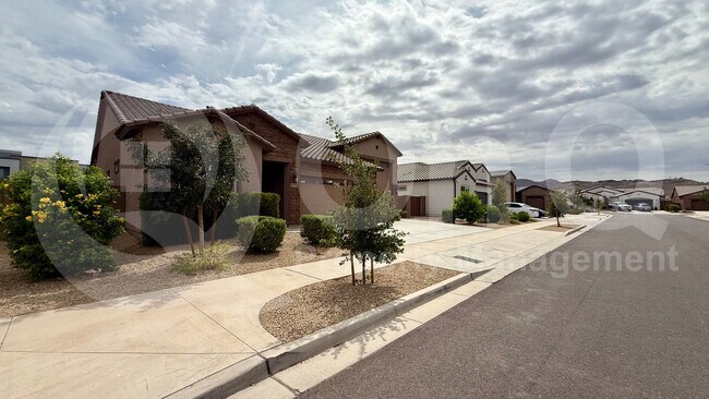 Building Photo - 9509 S 39th Dr