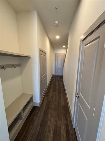 Building Photo - 2036 Oak Grove Ln