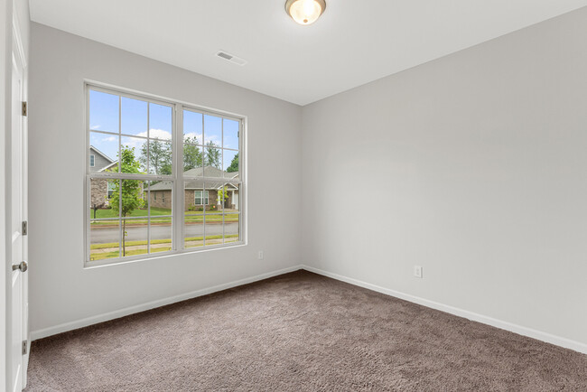 Building Photo - 140 Fernhill Dr NW