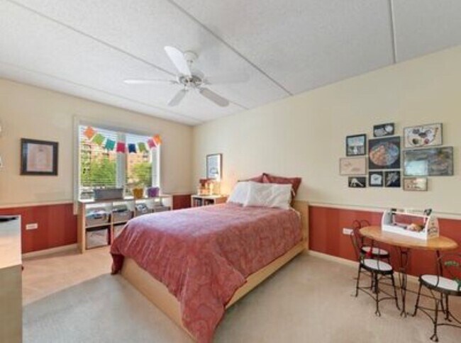 Foto del edificio - 430 S Western Ave