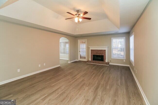 Building Photo - 340 Sharon Dr