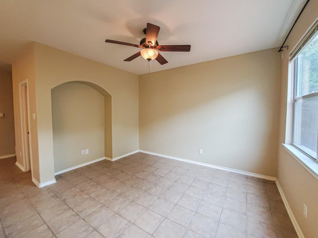 Building Photo - 7 Scenic Brook Ct