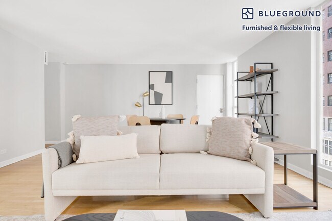 Foto del edificio - 227 E Walton Pl