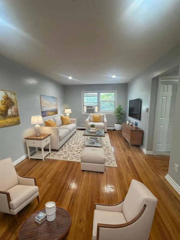 Primary Photo - River View Apartments