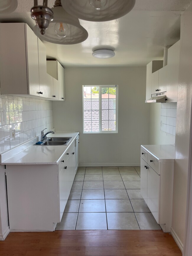Building Photo - 6116 Cashio St