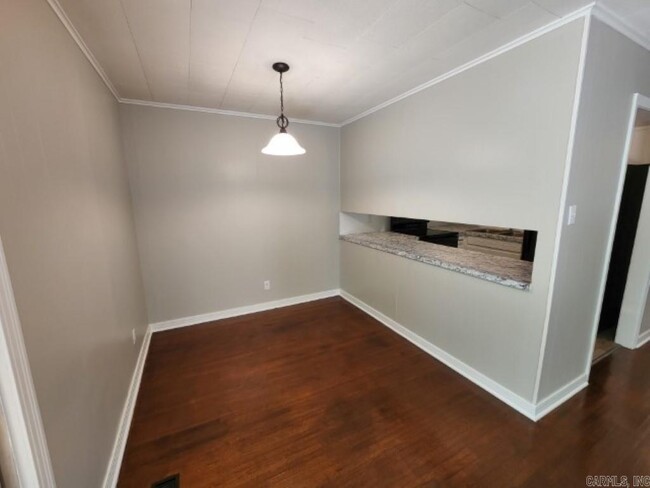 Building Photo - 110 Valley View Dr