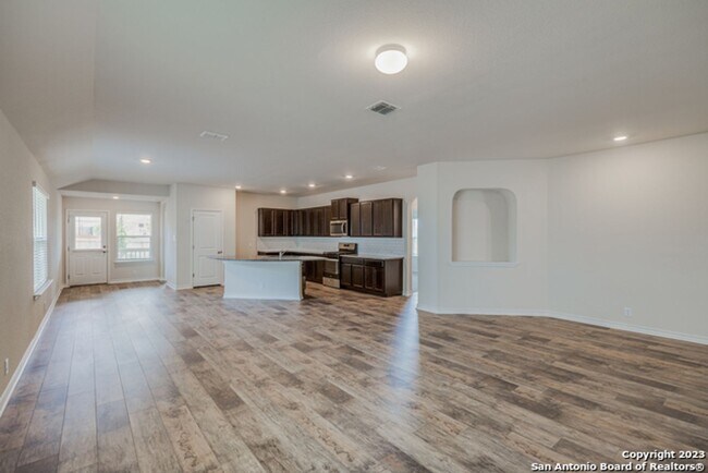 Foto del edificio - 4 Bedroom/2 Bath Riverstone Subdivision