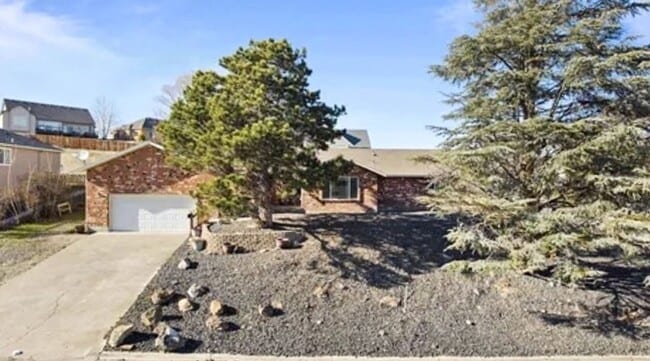 Building Photo - Elegant 4-Bedroom Home on a Corner Lot in ...