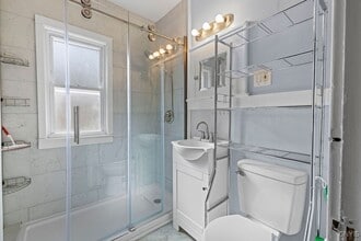 Building Photo - 403 Valley Dr