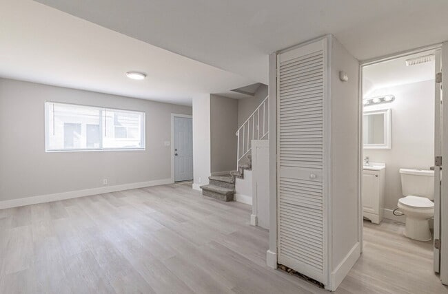 Building Photo - ZD Townhomes