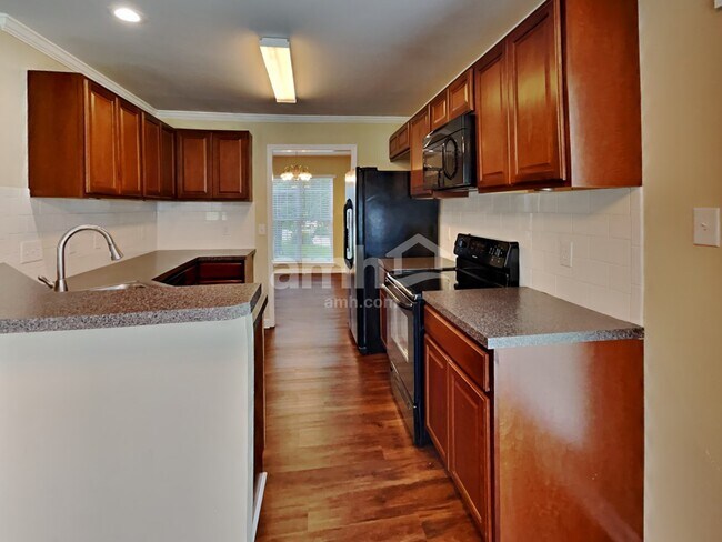 Building Photo - 140 Tennyson Ct