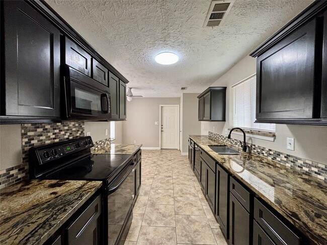 Foto del edificio - 2111 Squire Dobbins Dr