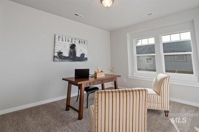Foto del edificio - MOVE IN READY! APPLY TODAY!