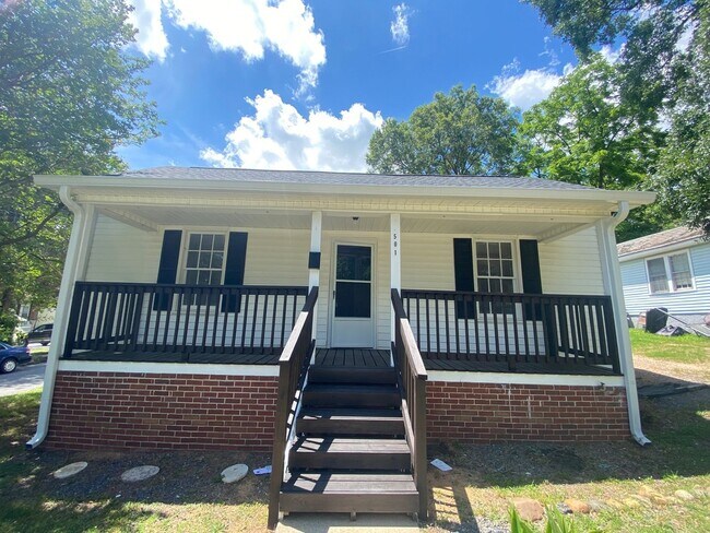 Building Photo - 2bed/1ba Corner House across Ridge from Re...