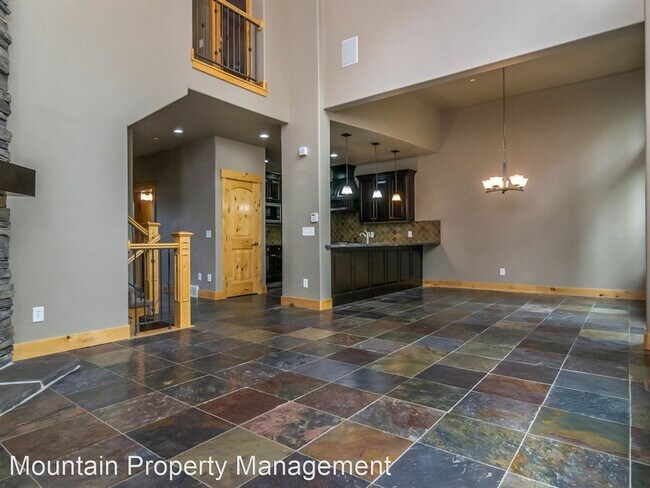 Foto del edificio - 3 br, 2.5 bath House - 825 W. Benjamin Place