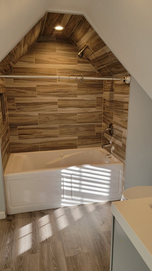 Building Photo - 8815 Reading Rd