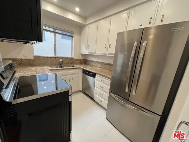 Foto del edificio - 11937 Darlington Ave