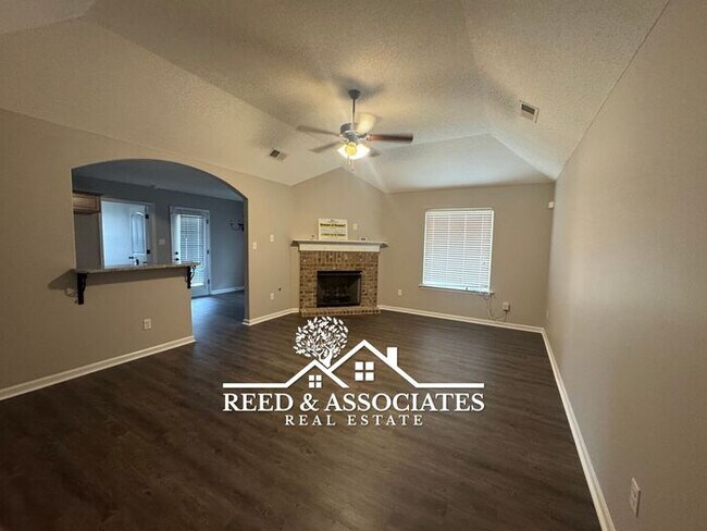 Building Photo - 4 Bedroom in Cordova!!
