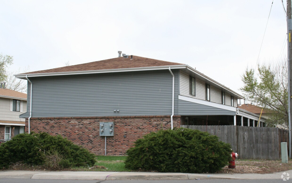 Building Photo - 201 E Longs Peak Ave