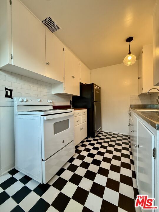 Foto del edificio - 5560 Village Green