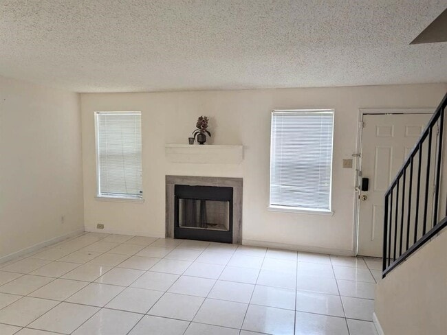 Foto del edificio - 15516 Weldon Dr