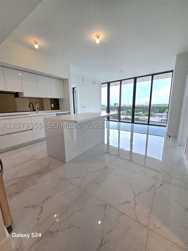 Building Photo - 1170 E Hallandale Beach Blvd