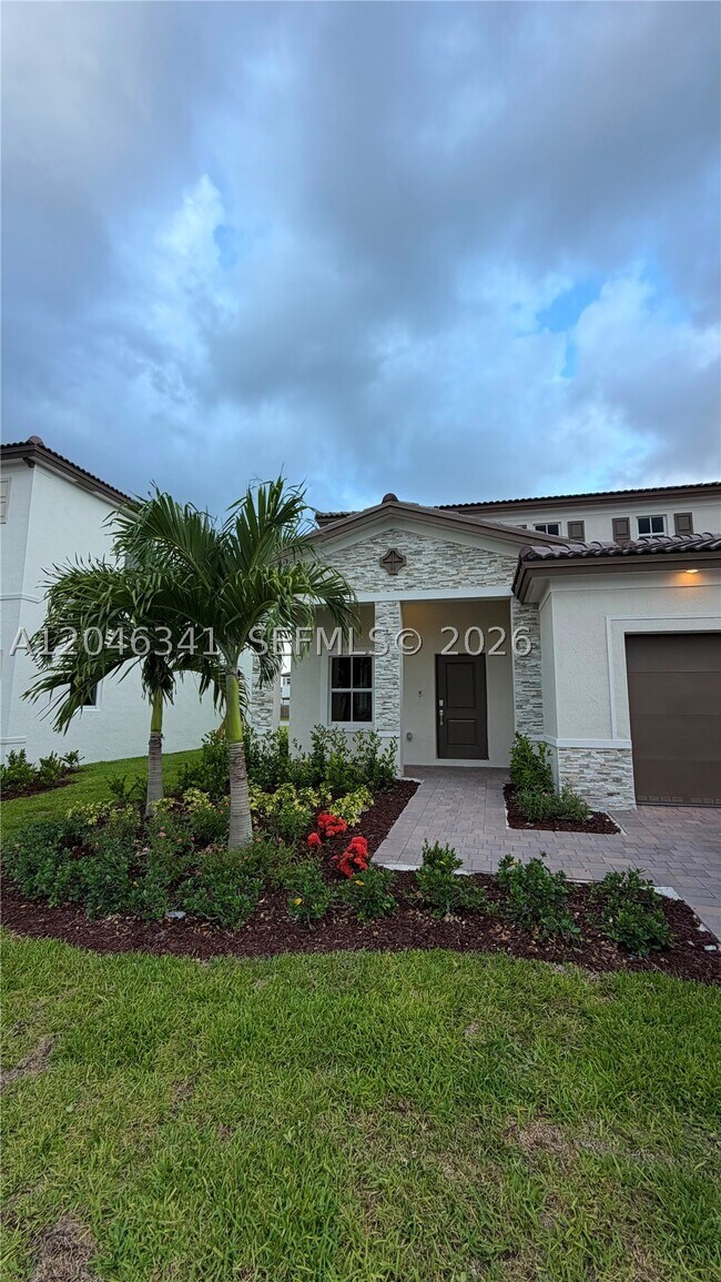 Building Photo - 2475 SE 29th Dr