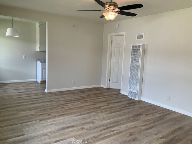 Building Photo - 2416 Huntington Dr
