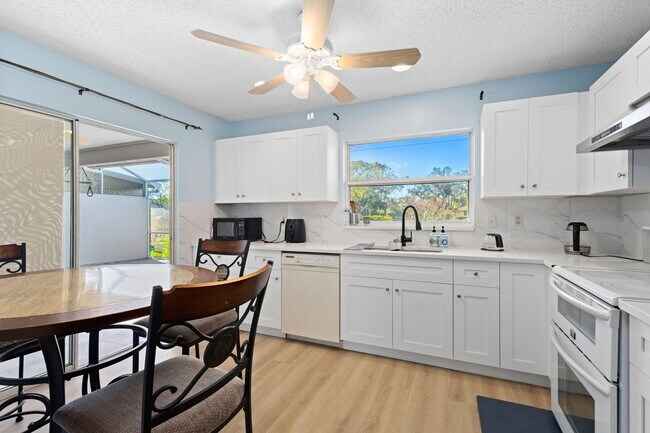 Building Photo - beautiful Sarasota 3 bedroom 2 bathroom ho...