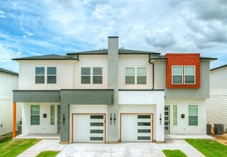 Building Photo - 11329 N Blackwelder Ave