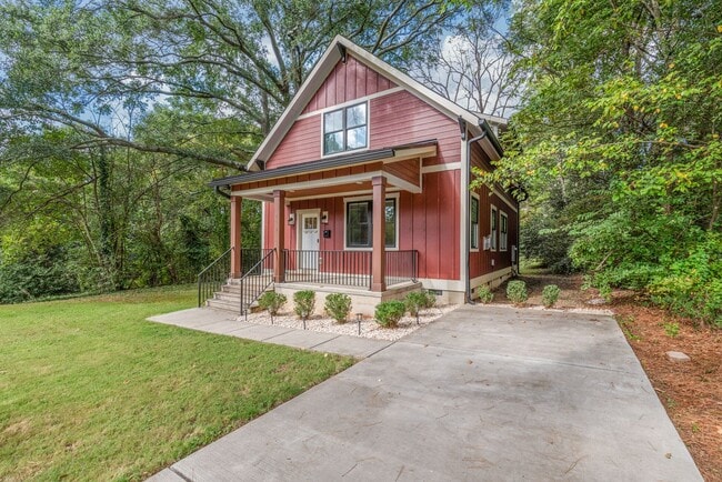 Foto del edificio - Beautiful Home with a Backyard Deck in Bid...