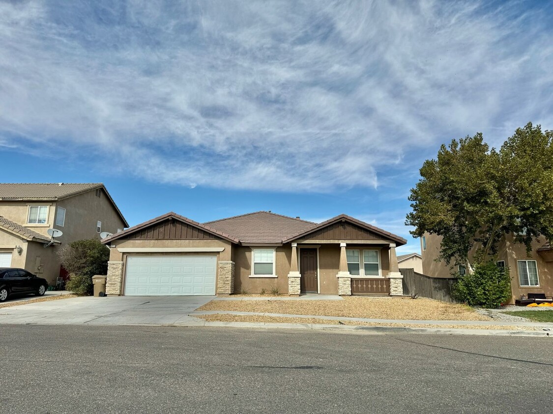 Primary Photo - Spacious 4-Bedroom Home Available in Hespe...