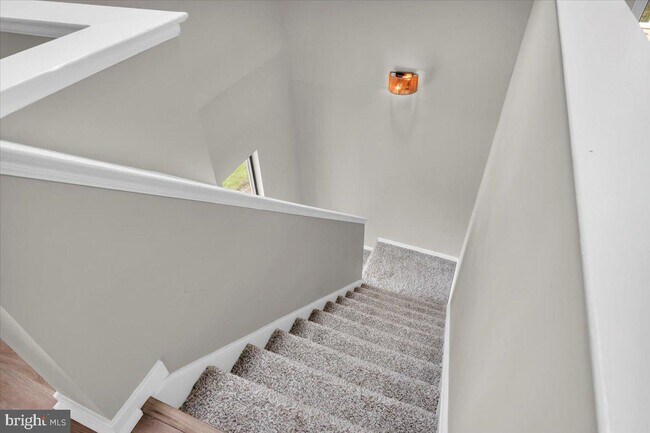 Building Photo - 1002 Gregorys Way