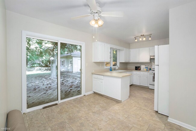 Building Photo - 3 br, 2.5 bath House - 139 Fairway Dr